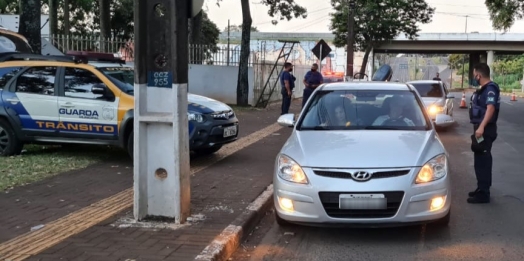 Forças de segurança e prefeitura de Foz do Iguaçu reforçam fiscalização com barreiras sanitárias
