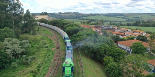 Foz consolida hub logístico com chegada de ramal da Ferroeste