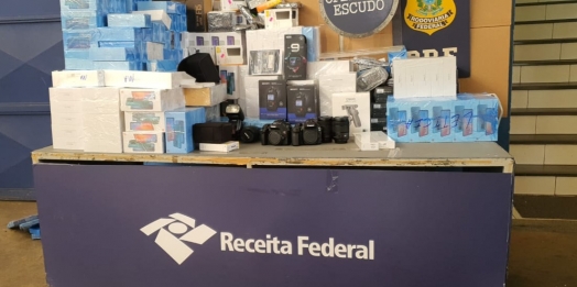 Fundo falso é encontrado em ônibus de turismo apreendido pela Receita Federal e PRF