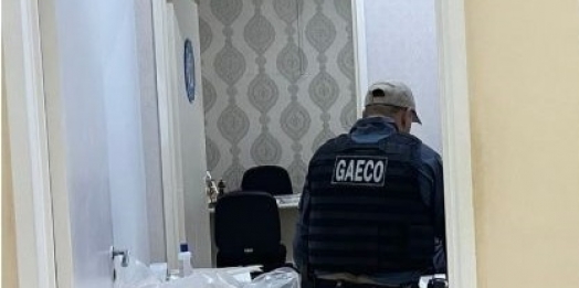 Gaeco em Foz do Iguaçu cumpre mandados de busca em investigação sobre suposta “rachadinha” praticada por vereadora do município