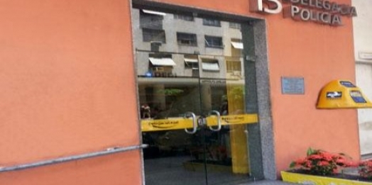 Garota de programa é presa acusada de estuprar o ex