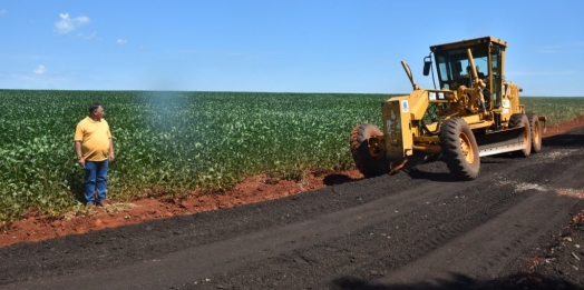 Governo de São Miguel do Iguaçu inicia recuperação das ruas da Vila Rural com fresado de asfalto