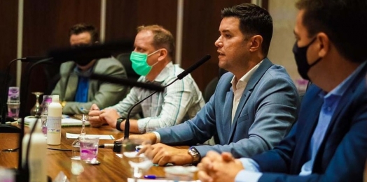 Governo do Paraná e municípios ajustam estratégia para acelerar vacinação