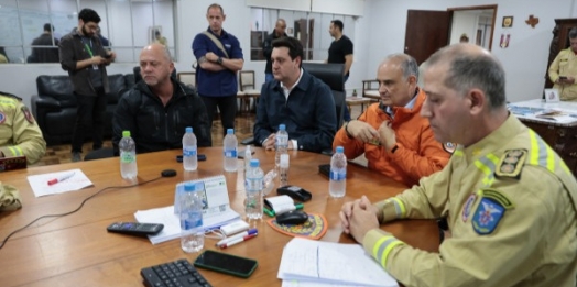 Governo manda dezenas de bombeiros e equipes da saúde para auxiliar Rio Bonito do Iguaçu