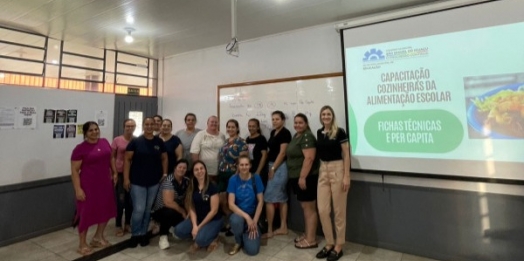 Governo municipal de São Miguel do Iguaçu realiza capacitação sobre alimentação escolar para cozinheiras da rede municipal