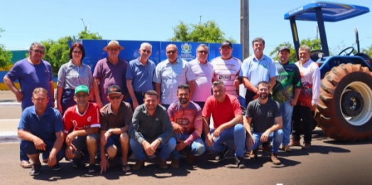 Governo Municipal entrega equipamento agrícola à Associação de Moradores da Linha Seca