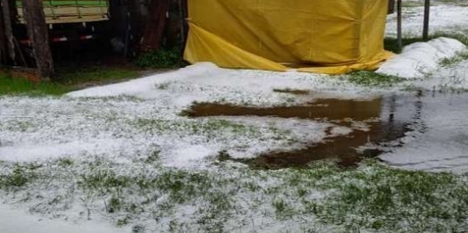 Granizo forte atinge cidades no interior do Paraná; vídeos