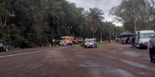 Gravação de série da Netflix interrompe trânsito na PR 497 em São Miguel do Iguaçu