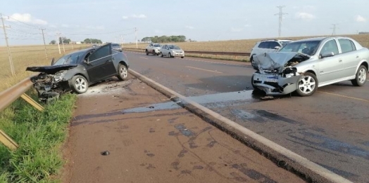 Grave acidente deixa cinco feridos, incluindo uma criança, na BR-163 em Mercedes