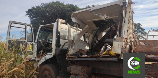 Grave acidente envolvendo caminhões é registrado na PR 495, em Santa Helena