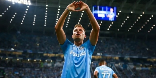 Grêmio supera desfalques, vence na base da "superação" e retoma vice-liderança