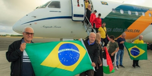 Grupo de brasileiros repatriados da Cisjordânia chega ao Recife