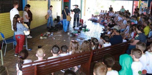 Grupo de Voluntários apresenta Teatro sobre a dengue nas escolas na rede municipal em Missal