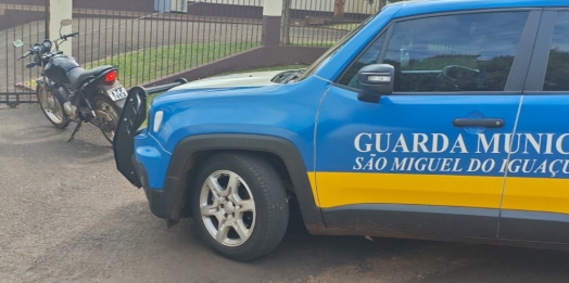 Guarda Municipal e PM apreendem moto irregular no centro de São Miguel do Iguaçu
