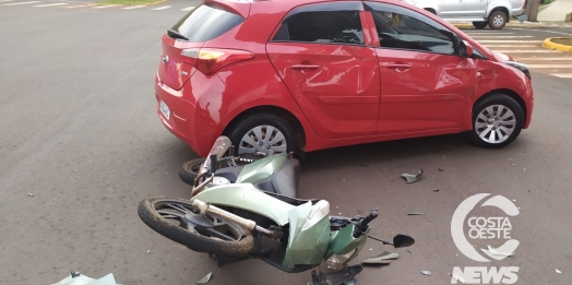 HB20 e Biz colidem no centro de Santa Helena