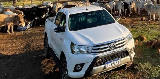 Hilux é levada durante assalto em Diamante D’Oeste