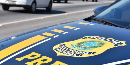 Homem abandona filhos pequenos em carro para tentar fugir da PRF na BR-277