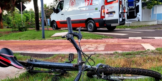 Homem cai de bicicleta e é socorrido pelo SAMU em Santa Helena
