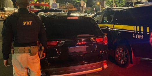 Homem é preso em Foz do Iguaçu após fugir da PRF com Misubishi Outlander roubada