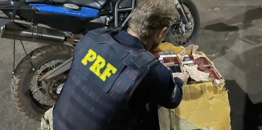 Homem é preso transportando cigarros contrabandeados em mochila usada para delivery, em Santa Terezinha de Itaipu