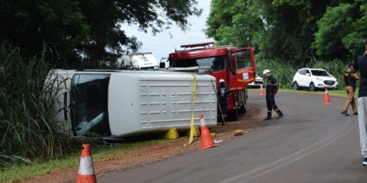 Homem morre ao tombar Van em acidente no interior de Santa Helena
