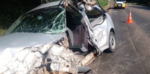 Homem morre em acidente entre carro e caminhão na PR-280