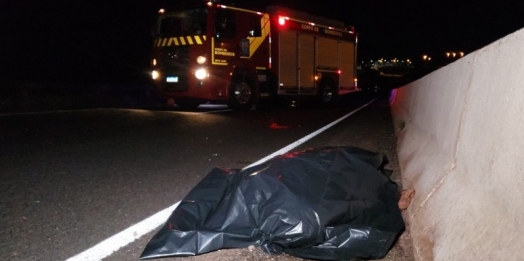 Homem tem a perna amputada e morre ao ser atropelado na PR-467 em Cascavel
