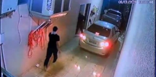 Homens armados rendem funcionário e roubam dois veículos em São Miguel do Iguaçu