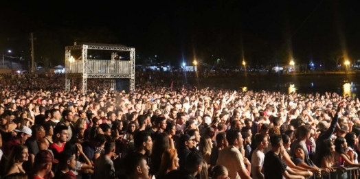 Hugo e Guilherme agitam o Balneário na véspera do Réveillon; hoje tem Fernando e Sorocaba e show de fogos