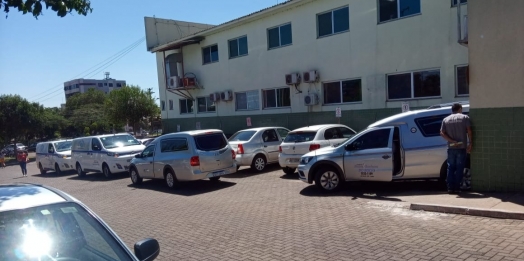 Impactante: carros funerários formam fila para retirada de vítimas da Covid-19 no Hospital Municipal