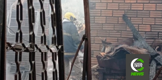 Incêndio atinge pequena fábrica de melado em Santa Helena