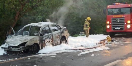 Incêndio destrói veículo na BR 163 entre Toledo e Marechal C. Rondon