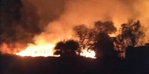 Incêndio mobiliza Corpo de Bombeiros no Distrito de Aurora do Iguaçu