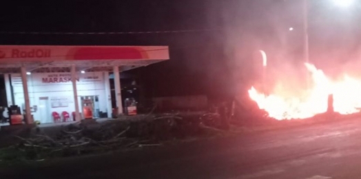 Incêndio em galhos mobiliza Corpo de Bombeiros em  distrito de Santa Helena