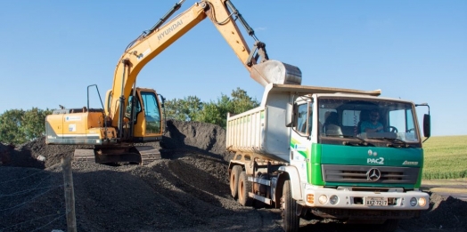 Iniciada as obras de recuperação de estrada rural com aplicação de fresado de asfalto em São Miguel