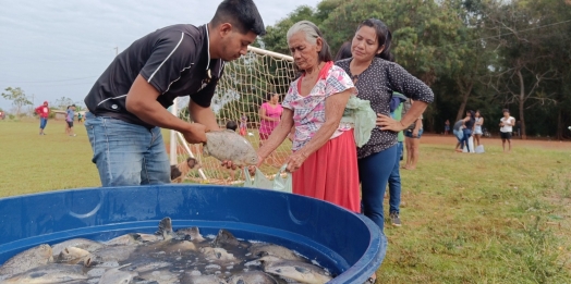 Itaipu conclui distribuição de 2,5 toneladas de peixes para comunidades indígenas