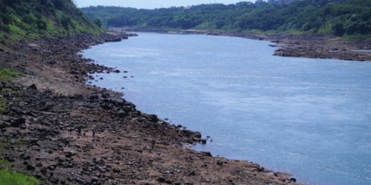 Itaipu discute abertura das comportas para permitir navegabilidade paraguaia no Rio Paraná