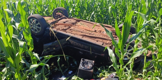 Jovem de 21 anos sofre acidente e capota carro na PR-497 em São Miguel do Iguaçu