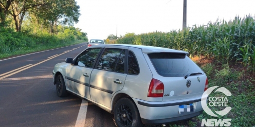 Jovens são flagrados dormindo em veículo sobre a rodovia em Missal