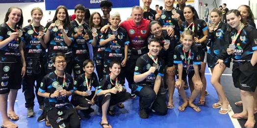 Karatê de São Miguel conquista 25 medalhas no Paranaense disputado em Pato Branco