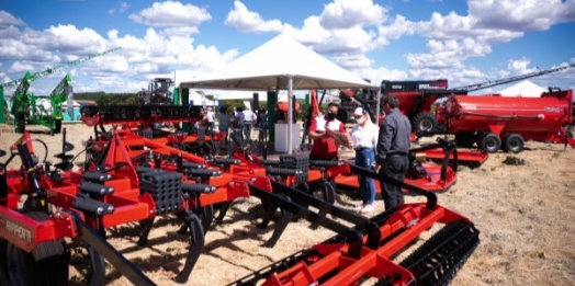 Lar máquinas apresentará portfólio de equipamentos Mahindra para avicultura e piscicultura na AveSui América Latina 2022