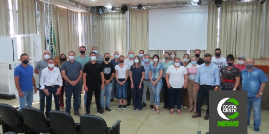 Lideranças de Santa Helena visitam hospital filantrópico em Assis Chateaubriand