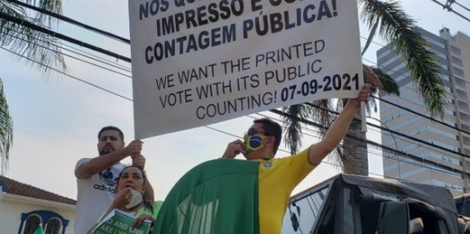 Manifestantes pró-governo vão às ruas em Foz contra o STF e por voto impresso