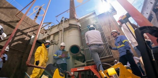 Manutenção da Itaipu substitui equipamentos de alta tensão em funcionamento há 40 anos