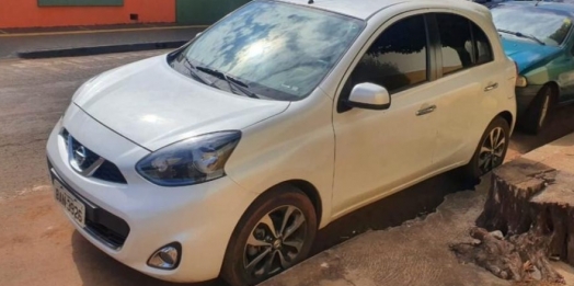 Marido presenteia a mulher com um carro roubado no Paraná