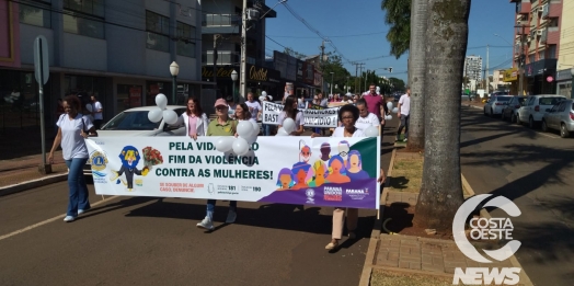 Medianeira realiza caminhada contra o feminicídio