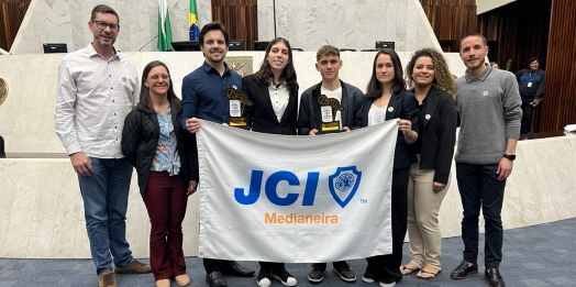 Medianeirense é campeã estadual de Oratória