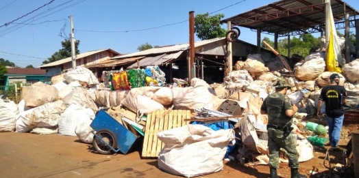 Meio Ambiente de São Miguel realiza ação conjunta com a Polícia Ambiental e IAT em empresas de materiais recicláveis