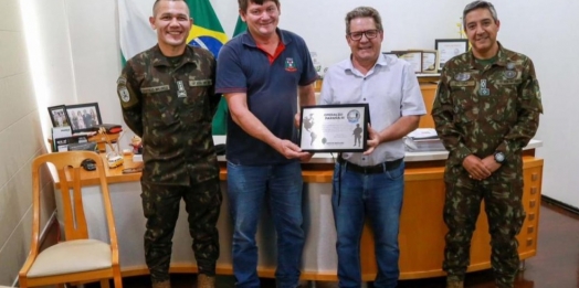 Missal recebe certificado de reconhecimento e apoio à Operação Paraná III realizada pelo Exército