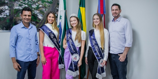 Misses Medianeira 2022 visitam prefeitura